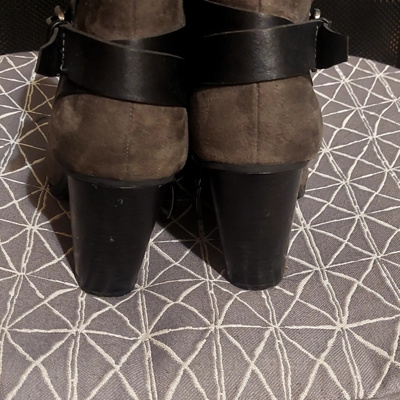 Boots - Picture 5 of 6